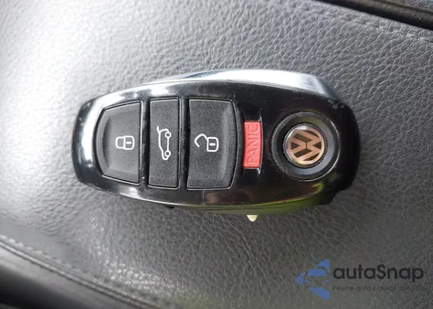 2011 Volkswagen Touareg Hybrid from USA, damaged, VIN WVGFG9BP4BD002121